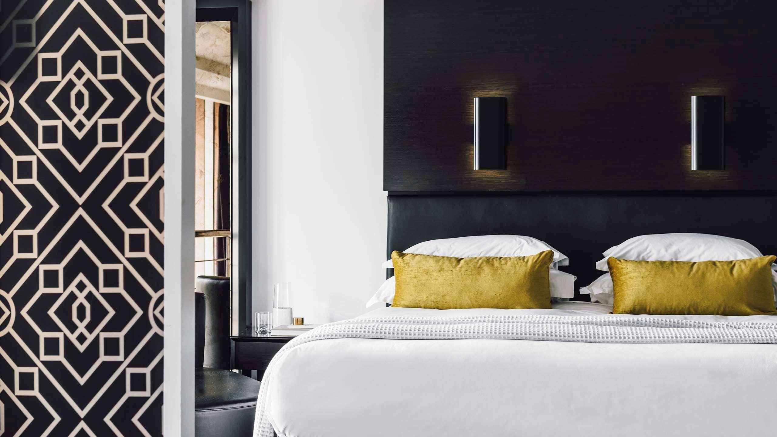 The Como Melbourne Exterior foto A bedroom at the hotel