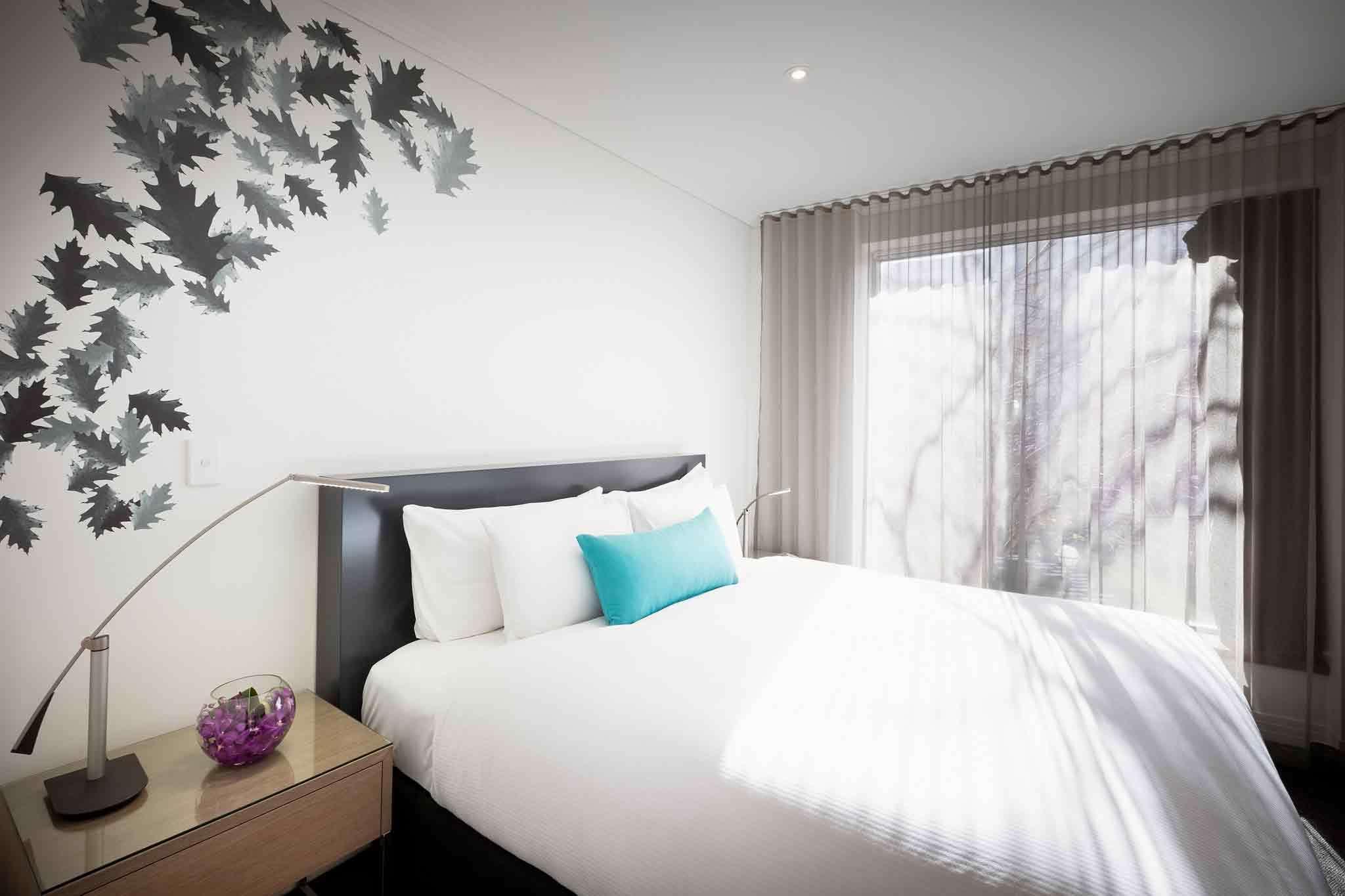 The Como Melbourne Exterior foto A bedroom at the hotel