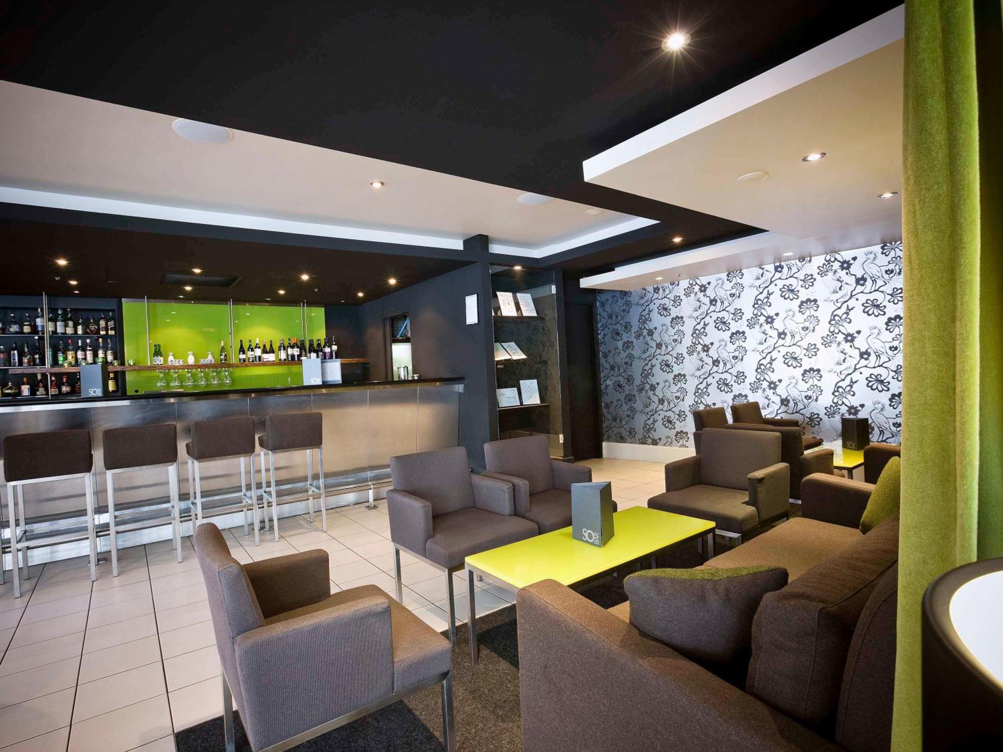 The Como Melbourne Exterior foto The lounge at the airport