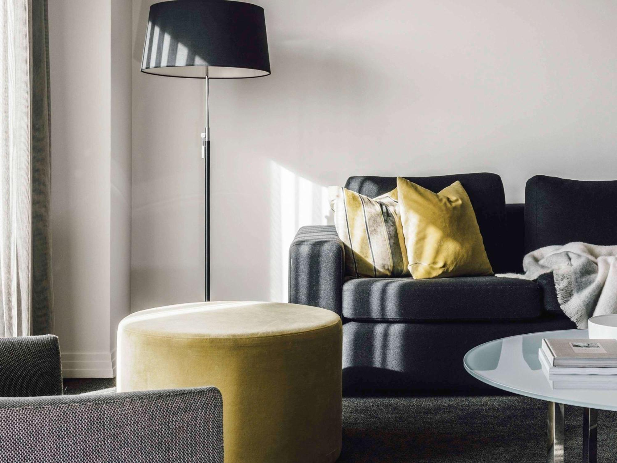 The Como Melbourne Exterior foto A floor lamp
